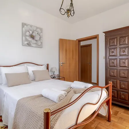 Casa Mourelo Local *